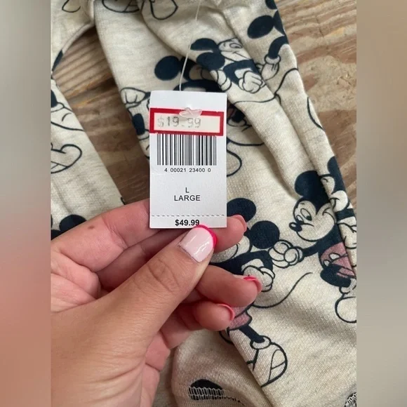 Disney parks scoop neck top size large NWT - Picture 3 of 4